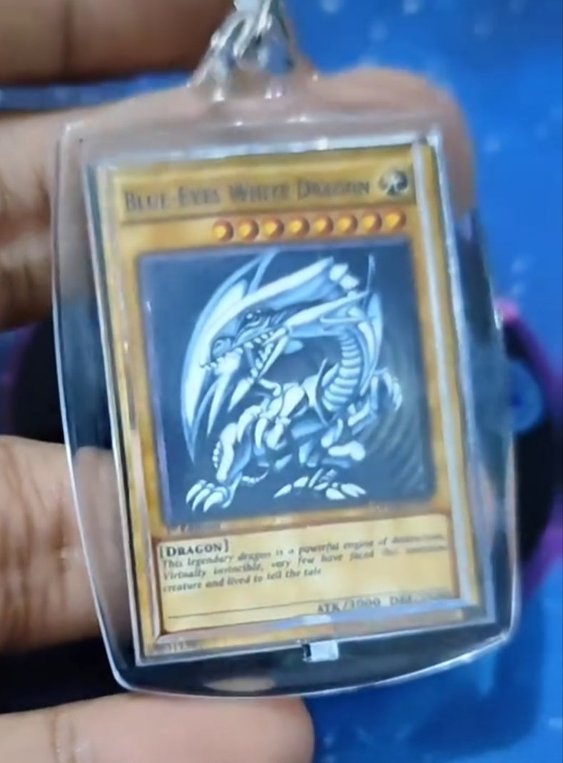 Llavero Dragon Ojos azules YuGi Oh con carta Miniatura