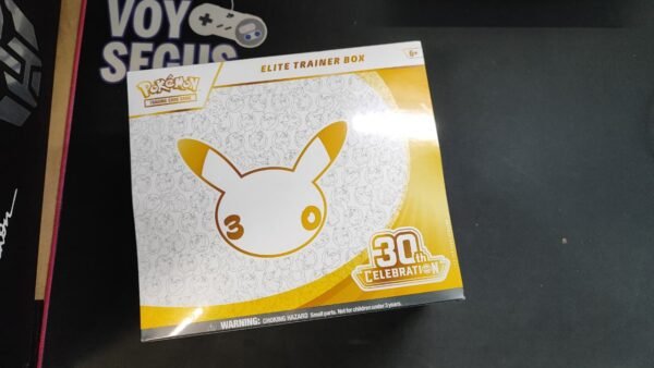 WhatsApp Image 2026-09-25 at 1.36.56 PM (2) Pokémon TCG: 30th Celebration Elite Trainer - Unica pieza en Inglés (Sellado)